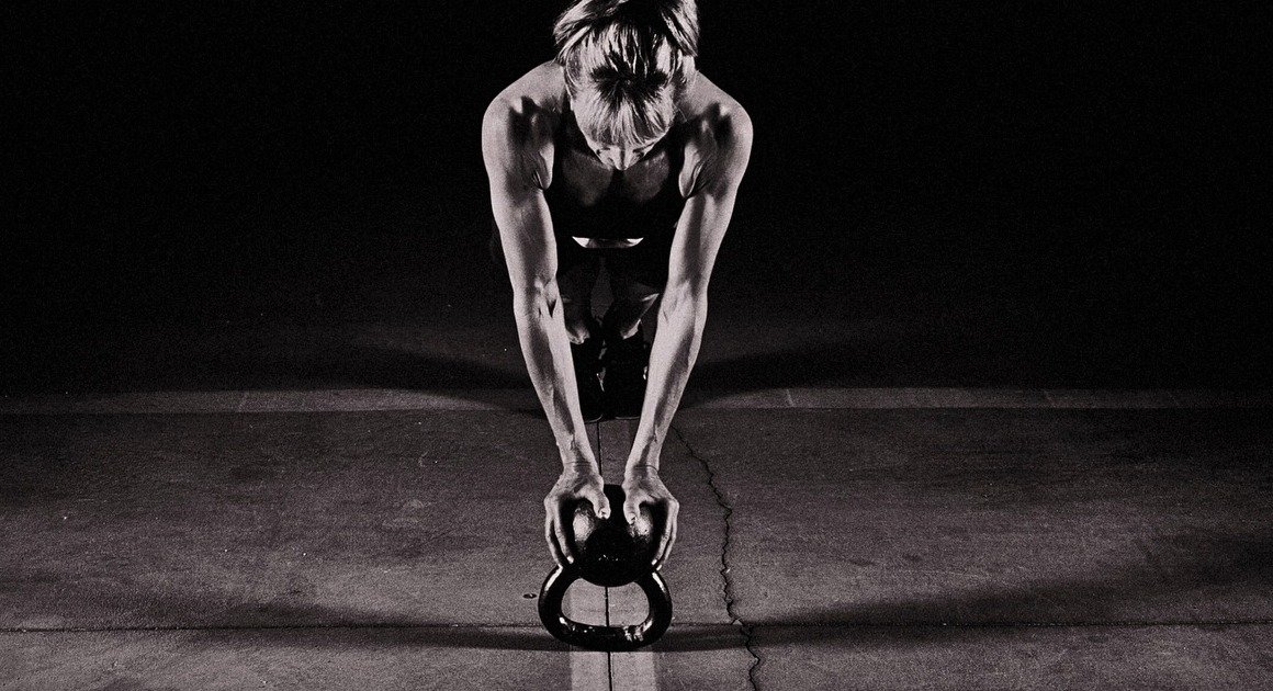 Kettlebell deadlift